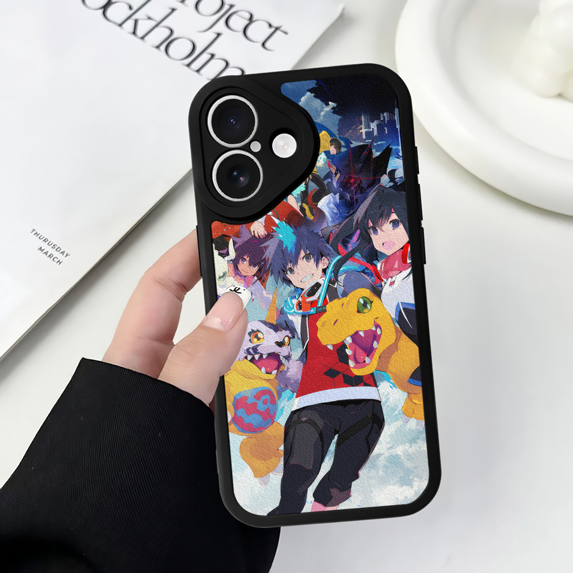 （画像用） Digimon デジタルモンスター/デジモン 【iPhone 16シリーズ対応】シリコンスマホケース（レザー調） 材質：シリコン